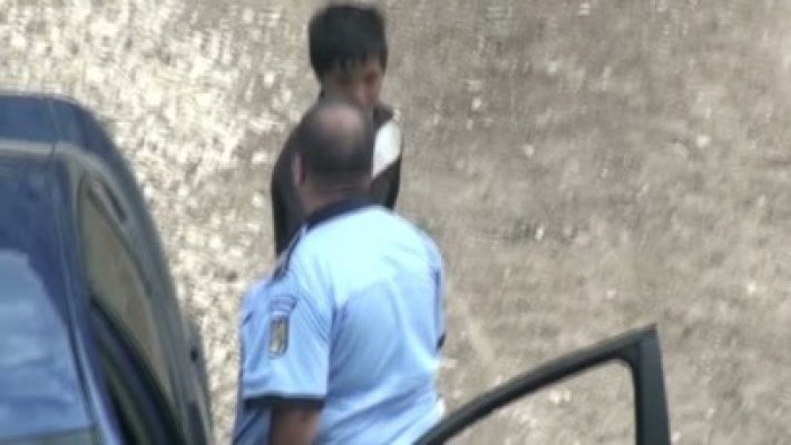 Hoţii din zona Energia nu se lasă: după ce au mituit un poliţist, au fost prinşi iar la furat